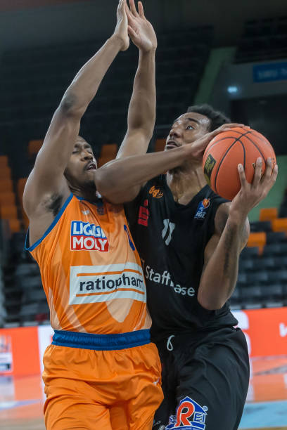 本赛季他已 本赛季他已